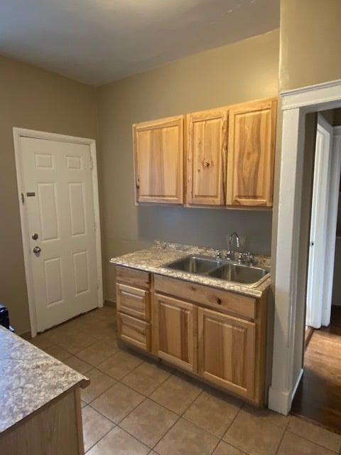 Building Photo - 5320 N Winthrop,-3W