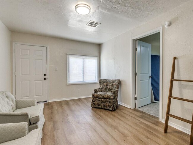 Foto del edificio - 6114 Jacks Ave