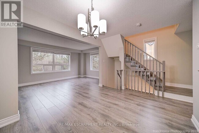 Photo du bâtiment - 2300 Brays Ln