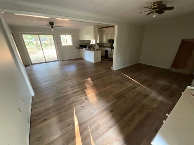 Building Photo - 131 Estates Ct