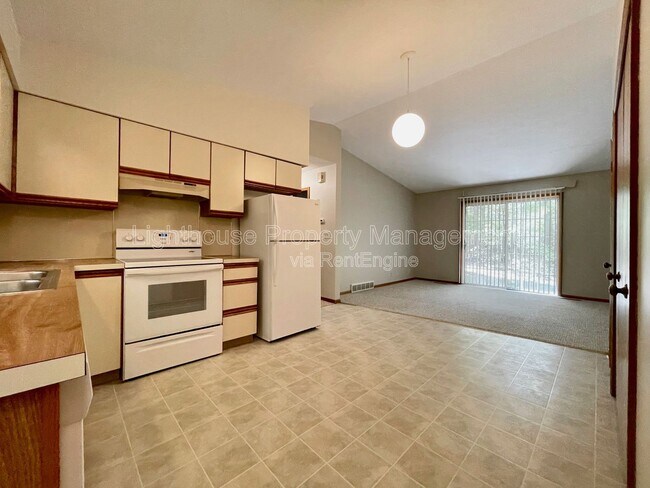 Foto del edificio - 16548 Taft Rd