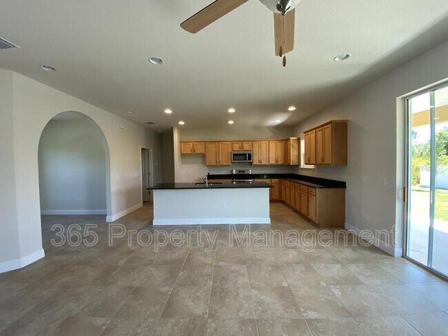 Building Photo - 8857 Wawana Rd