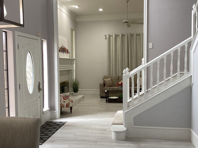 Foto del edificio - 7313 Hollingsworth Dr