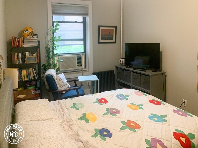 Foto del edificio - 283 Parkside Ave