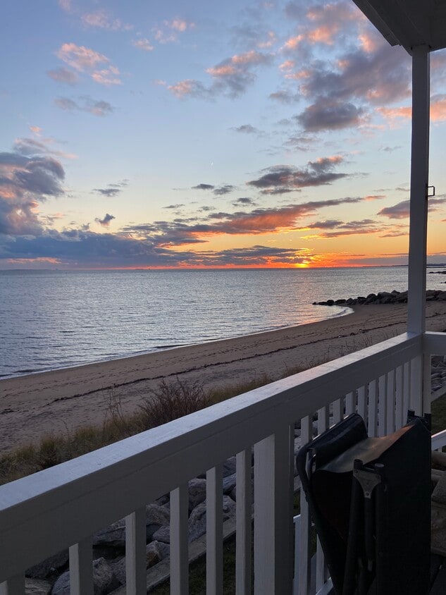 Foto principal - 72 Cosey Beach Ave
