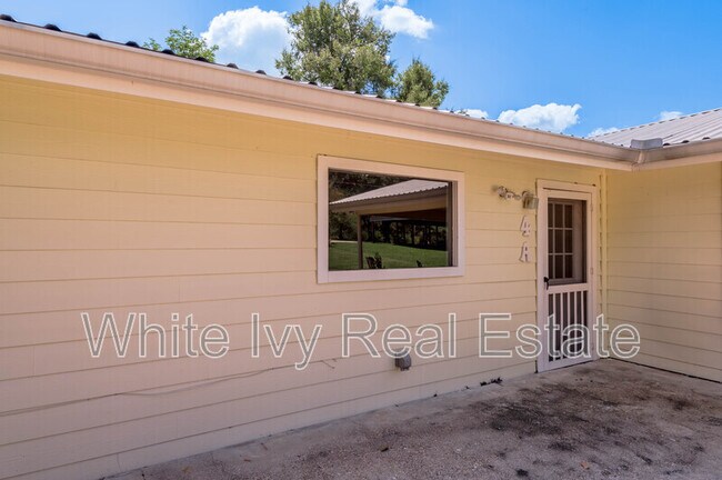 Foto del edificio - 4 Rainbow Dr