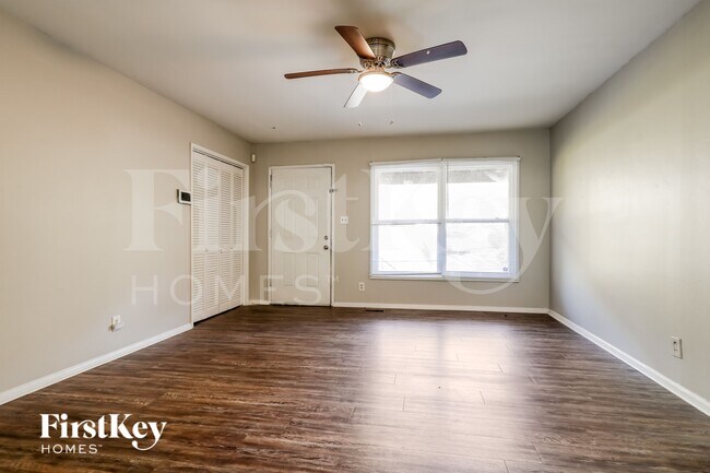 Building Photo - 3085 Piper Dr