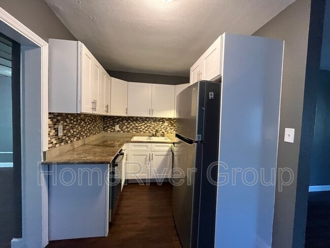 Building Photo - 4715 W Knights Ave