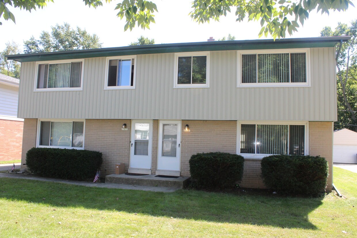 11637 W Diane Dr, Wauwatosa, WI 53226 Townhome Rentals in Wauwatosa