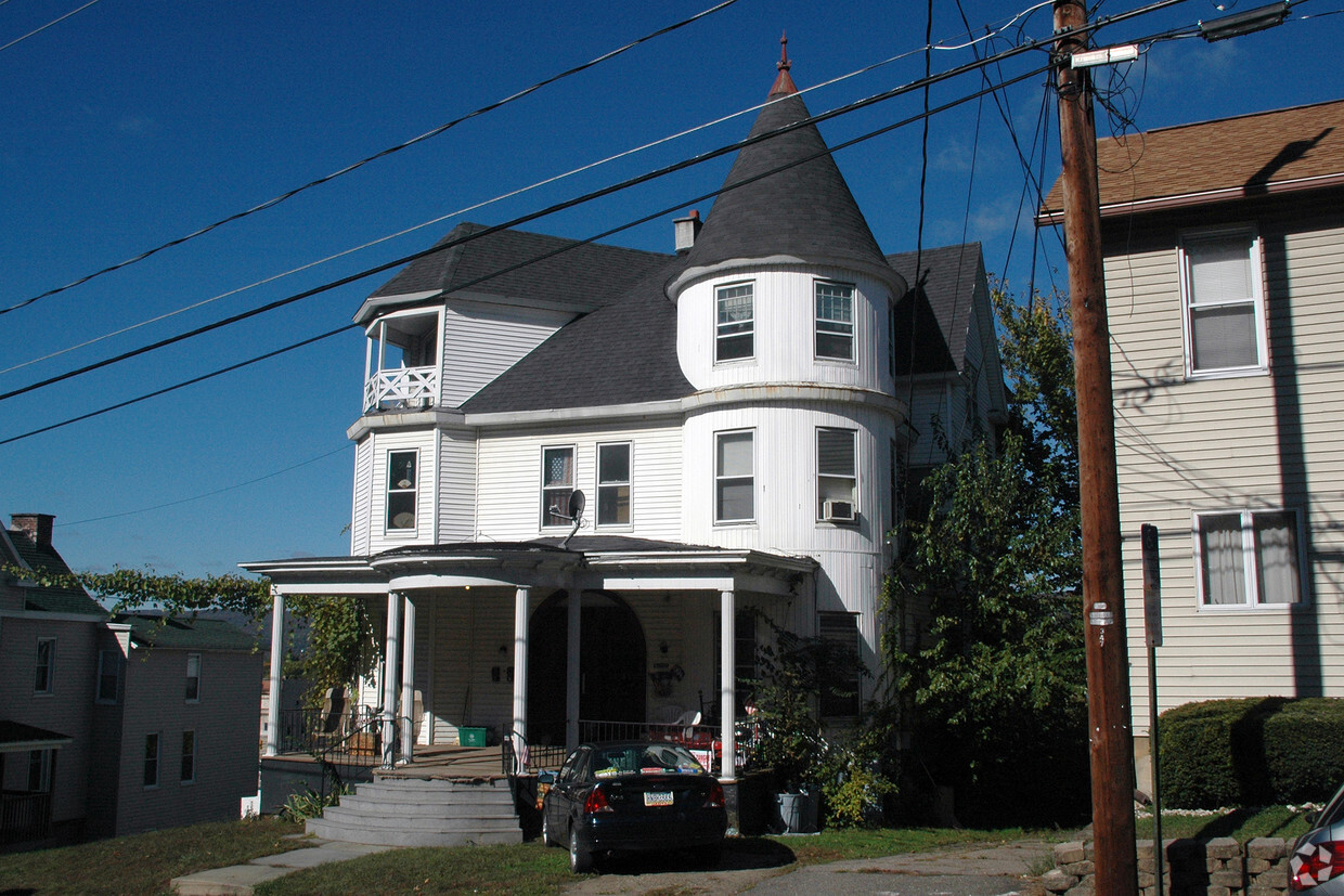 Building Photo - 40 Church St