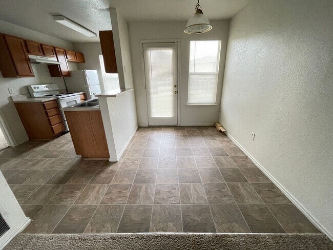 Foto del edificio - 5706 Redstone Dr