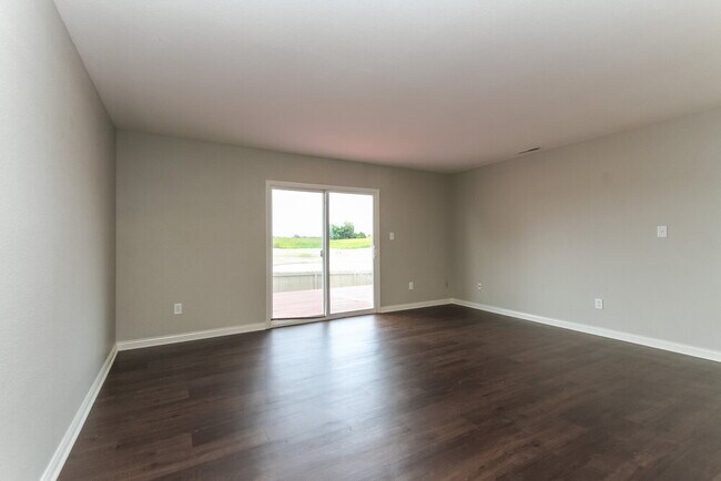 Building Photo - 9016 Hosta Way