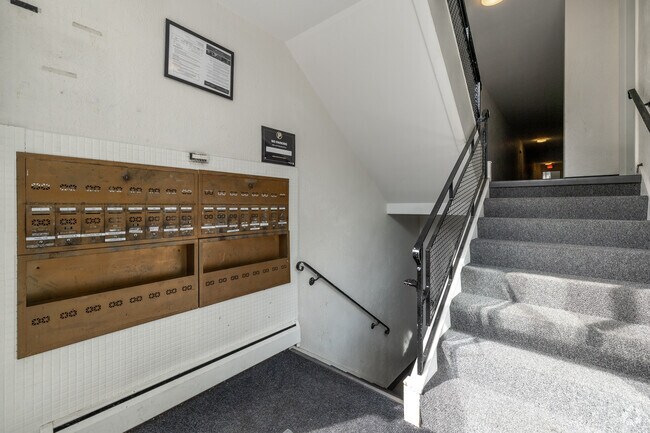 Centro de correo - 3508 Colfax