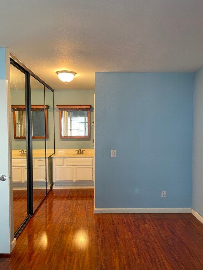 Foto del edificio - 8594 Summerdale Rd