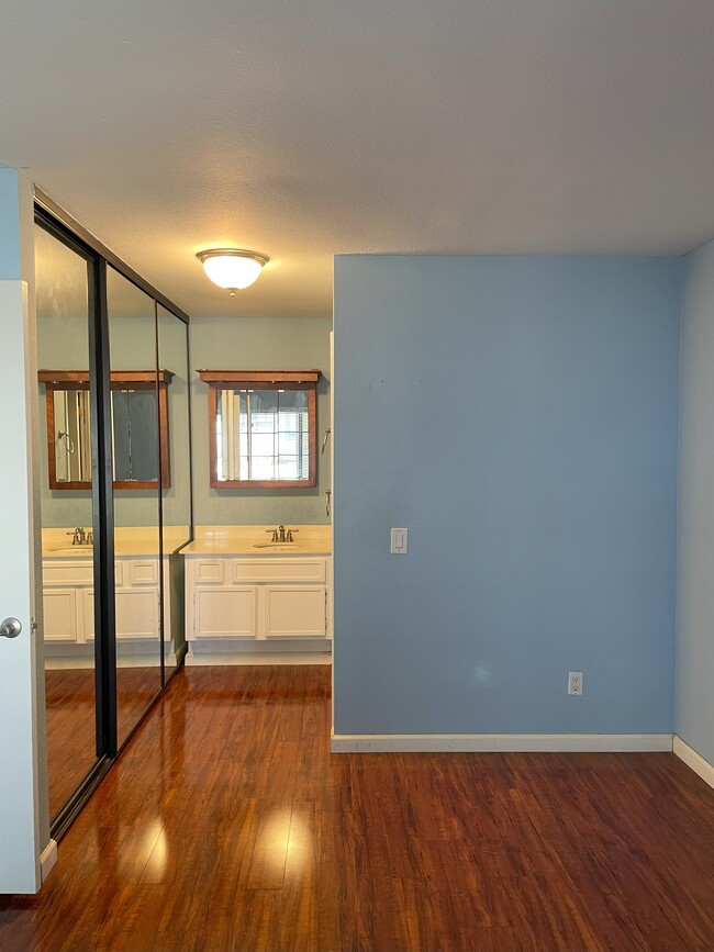 Building Photo - 8594 Summerdale Rd