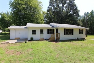 Building Photo - 3915 Foster Dr