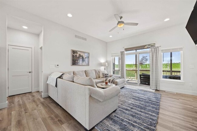 Building Photo - 2881 Blue Sage Dr