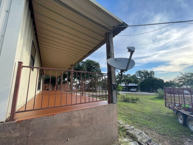 Building Photo - NEW ON MARKET