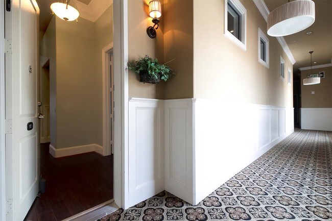 Building Photo - 2510 Travis St