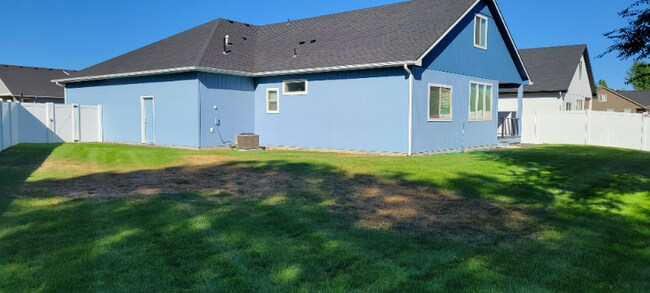 Building Photo - 8207 N Summerhill Ln