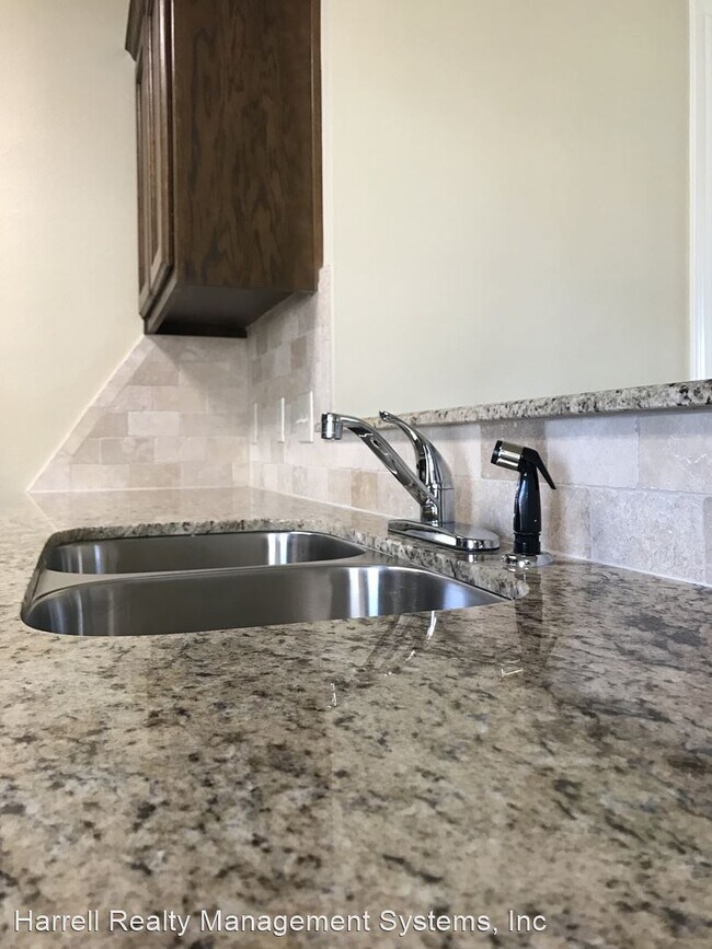 Building Photo - 3 br, 2 bath House - 600 Madison Circle