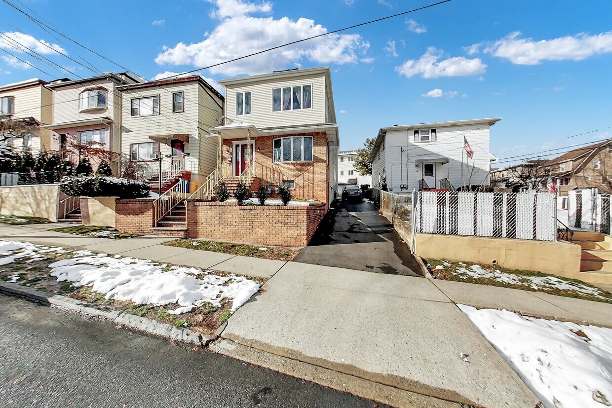 Primary Photo - 117 Belmont Ave
