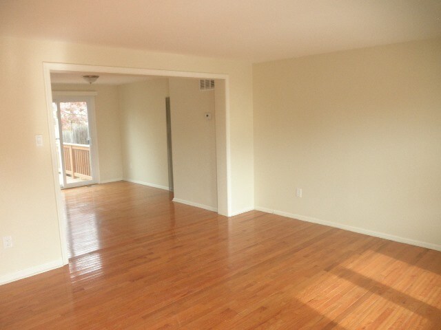 Building Photo - 4 Craftsman Ct