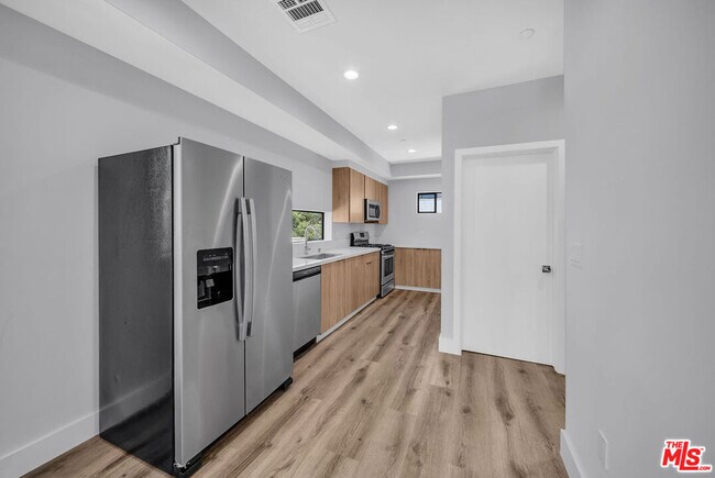 Building Photo - 1216 Magnolia Ave