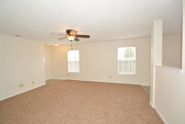 Building Photo - 8561 Bluff Point Dr