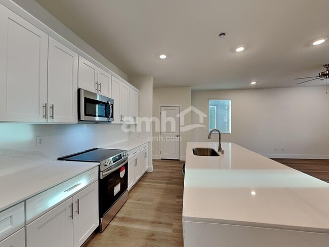 Building Photo - 10374 Bee Balm St