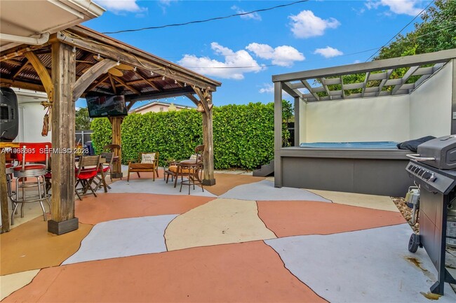 Foto del edificio - 860 Curtiss Dr