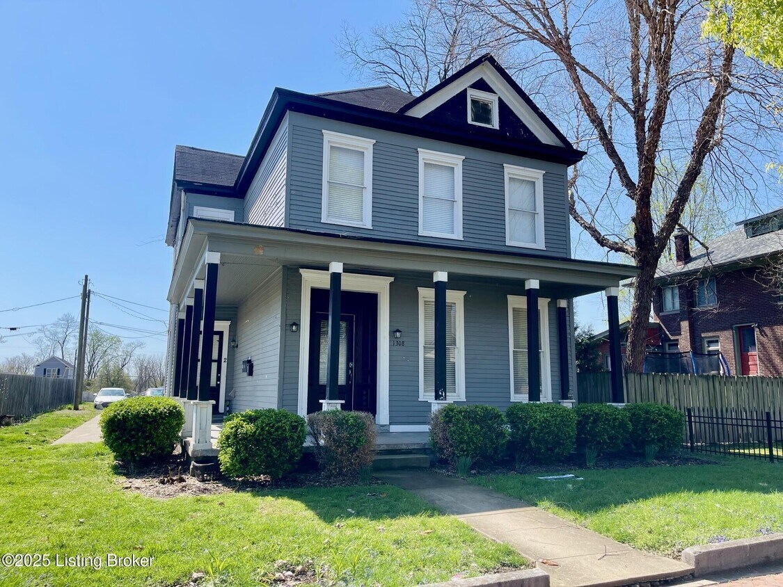 Primary Photo - 1308 E Main St