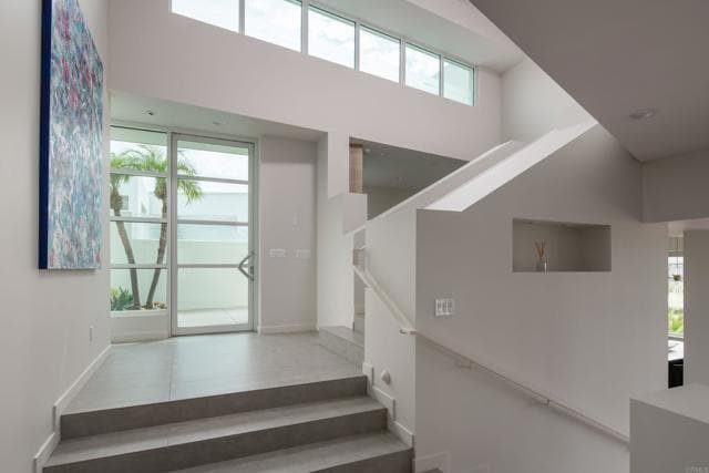 Building Photo - 121 Via De La Valle