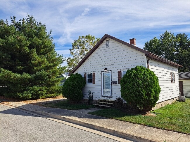718 Center St