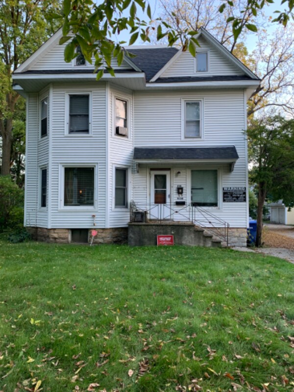 416 College Ave Unit B, DeKalb, IL 60115 Room for Rent in DeKalb, IL