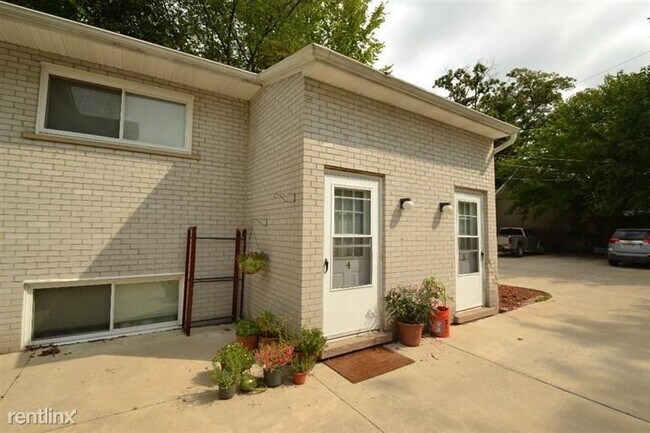 Building Photo - 2 br, 1 bath Apartment - 923 S 7th St #2 -...