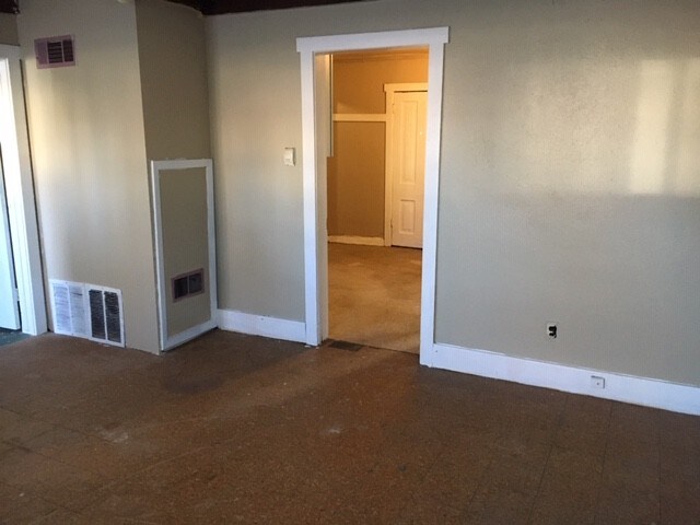 Building Photo - 1018 N Kimball St