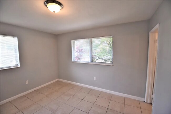 Foto del edificio - 4871 NW 1st Ct