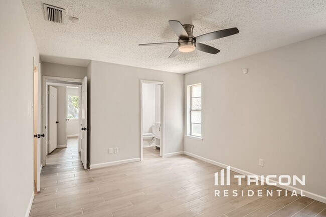 Building Photo - 2625 Sam Houston Dr