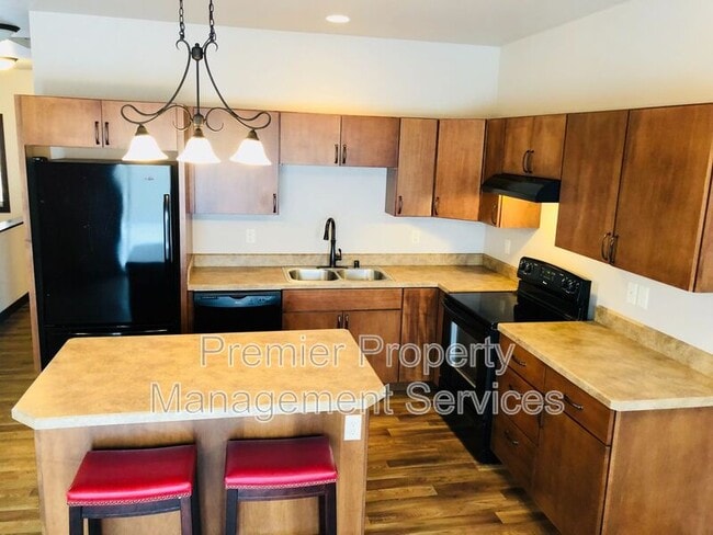 Building Photo - 2124 Rehberg Ln