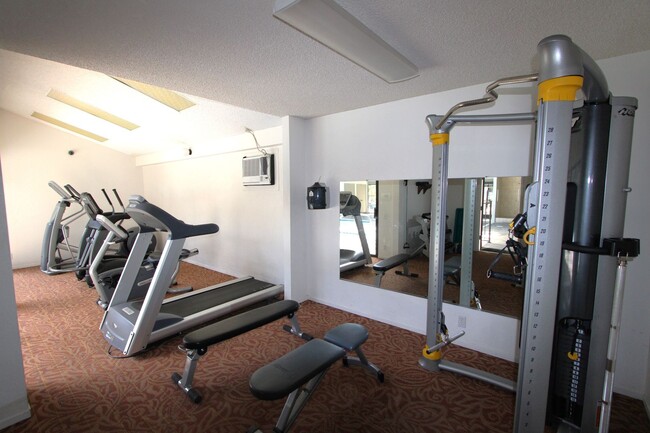 Building Photo - Upstairs 2-Bedroom Condo in South Redlands!