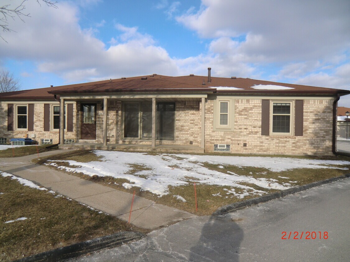 2 bedroom 2 full bath Shelby Twp. condo Condo for Rent in Shelby
