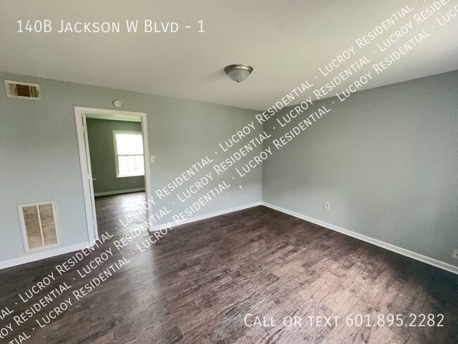 Building Photo - Newly renovated 1 bedroom, 1 bathroom apar...