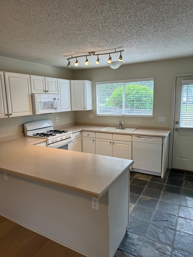 New Gas Range and Microwave - 3022 W 107th Pl