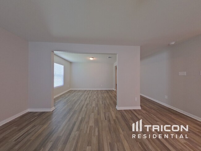 Foto del edificio - 15569 Taylorcrest Dr