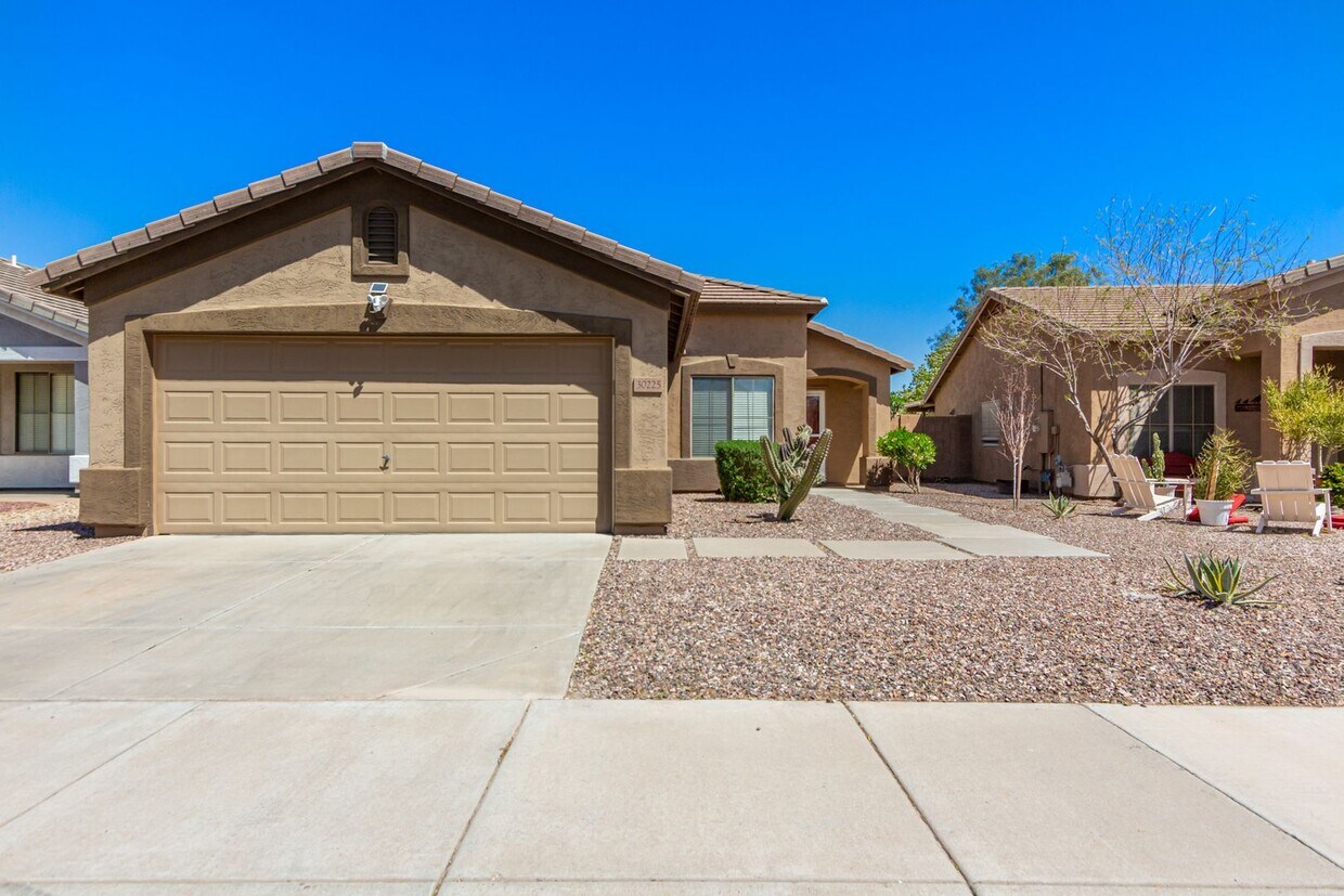 Foto principal - Stunning 3 Bed/2 Bath Home in Gated Commun...