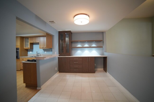 Foto del edificio - AMAZING 2 BEDROOM 2.5 BATH TOWNHOME