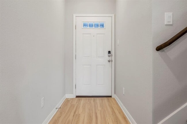 Building Photo - 104 Cinnabar Ln