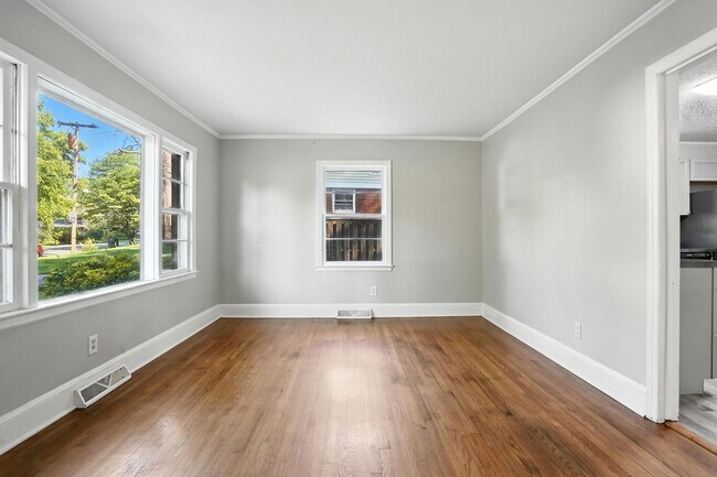 Foto del edificio - Charming Brick Ranch in Popular Oakhurst