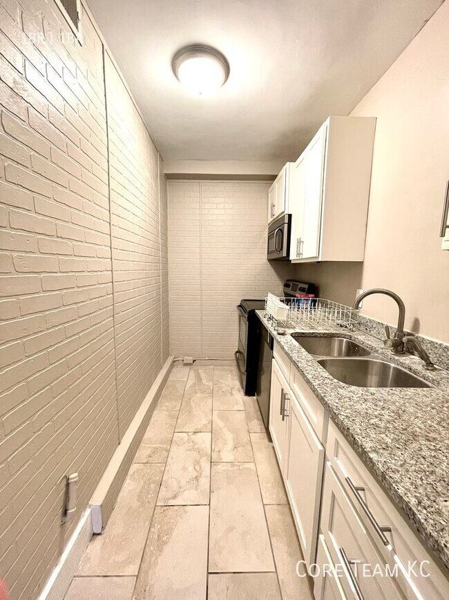 Foto del edificio - 710 W 48th St